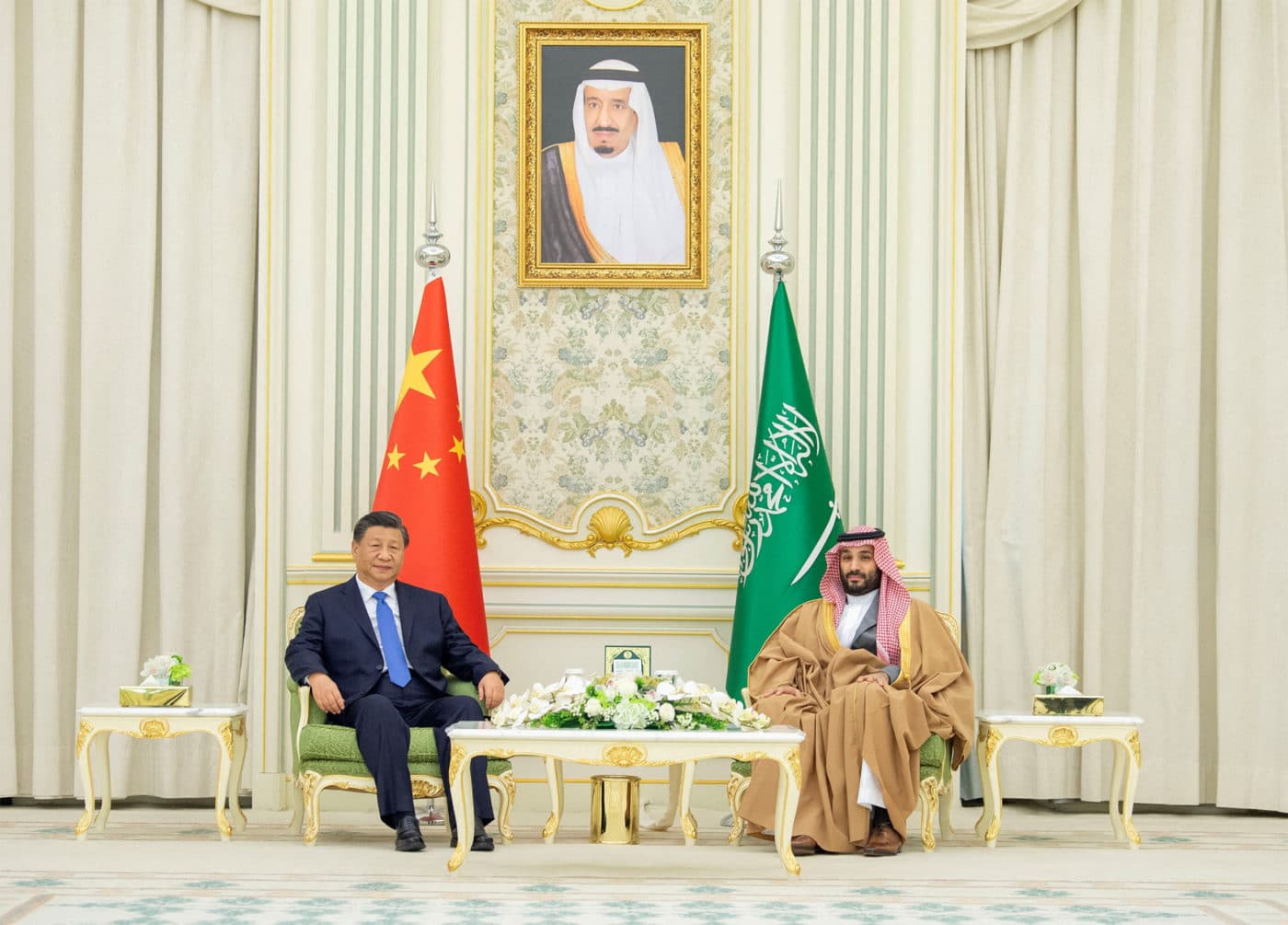 FILE PHOTO: Saudi Crown Prince Mohammed Bin Salman meets with Chinese President Xi Jinping in Riyadh, Saudi Arabia December 8, 2022. Bandar Algaloud/Courtesy of Saudi Royal Court/Handout via REUTERS/File Photo